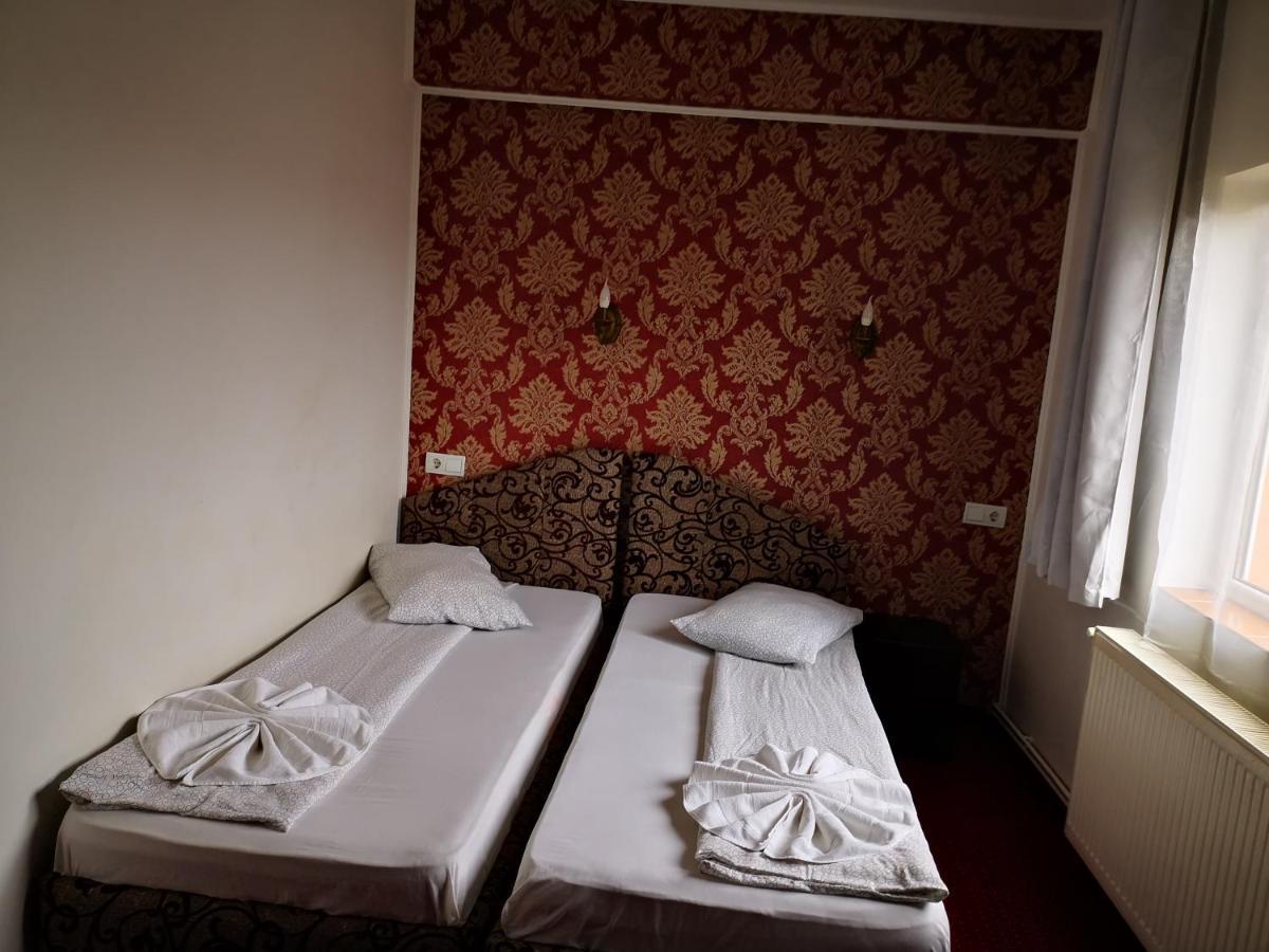 Golden Pension Târgu Jiu Buitenkant foto