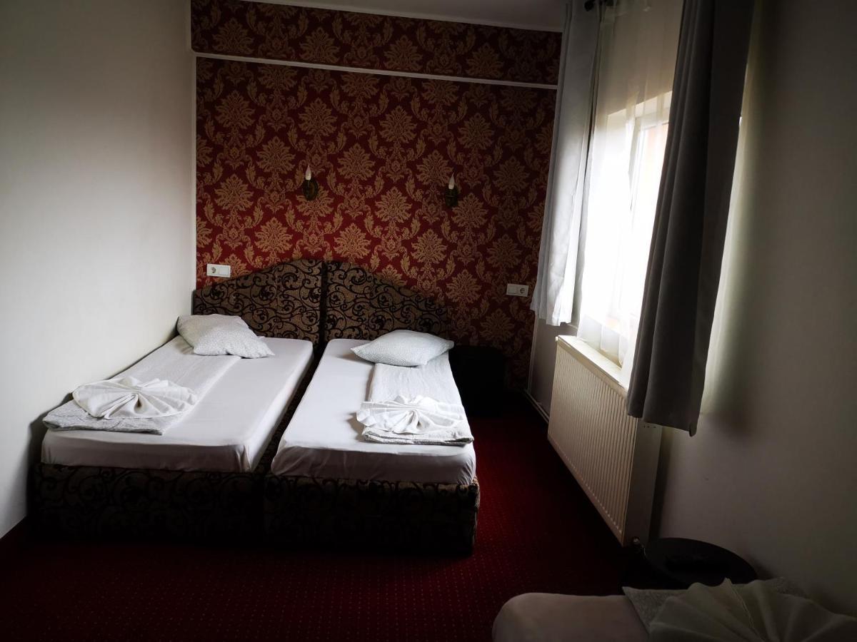 Golden Pension Târgu Jiu Buitenkant foto